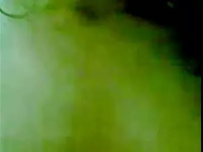 ക്ലോ അവളുടെ ലൈംഗിക കളിപ്പാട്ടങ്ങൾ കാണിക്കുന്നു