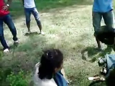 ഒരു വലിയ കഴുത കൗമാരക്കാരൻ ചതിക്കുന്നു