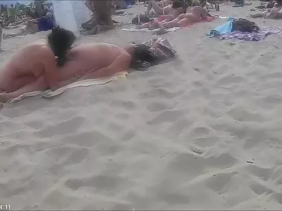 ഒരു പ്രൊഫഷണലിനെപ്പോലെ അമച്വർ തേൻ ഗഗിംഗ്