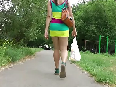 കടൽത്തീരത്ത് അവന്റെ ലിംഗത്തിൽ തലോടുന്നു