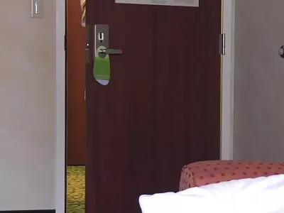 സെക്‌സിനിടെ അവളുടെ കഴുത കവിൾ വിരിച്ചു